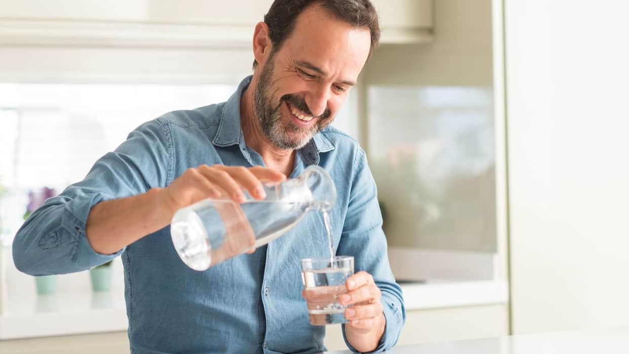 cold or lukewarm water after meal know doctors tips khane ke bad kaisa pani peena chahiye