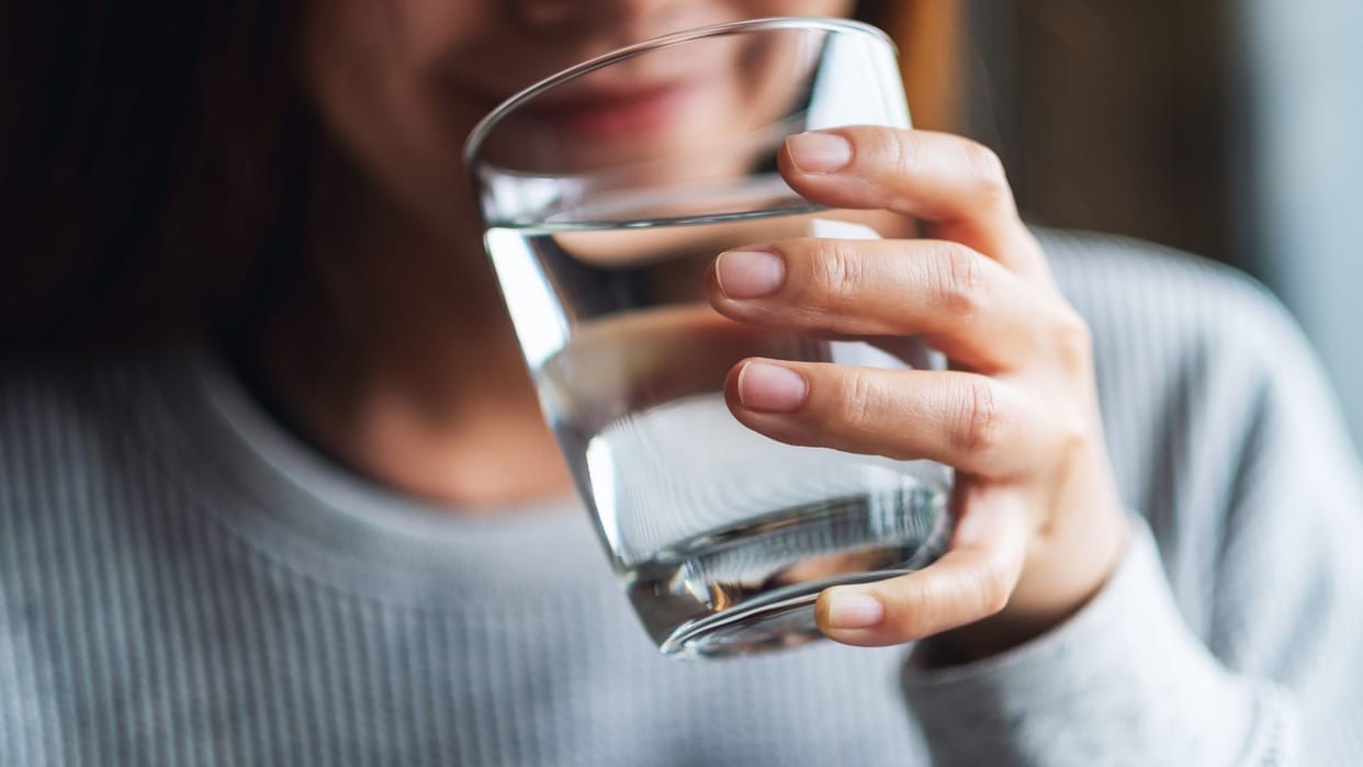 Drink Warm Water Daily in Winter Benefits For Digestion And Cold Subah Garam Pani Peene Ke Fayde