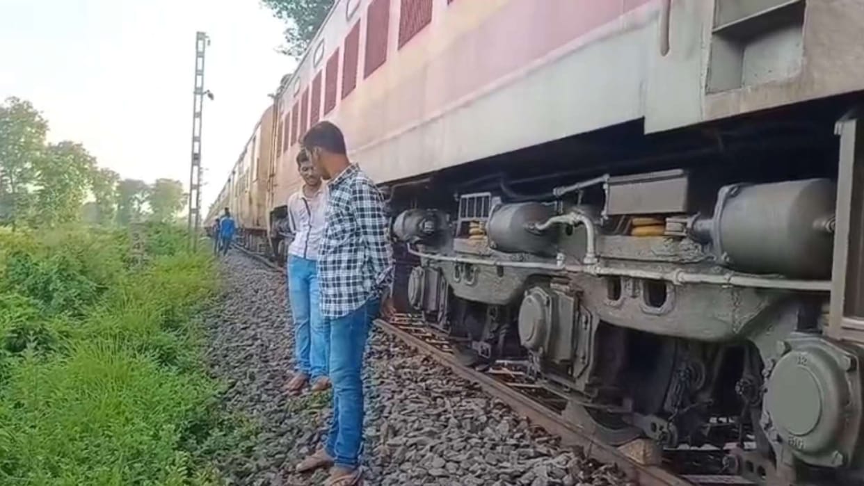 electric wires fell on Janki Express, lives saved due to driver's alertness