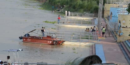 Kanpur Gangas water level increased 29 gates of the barrage were opened the administration are fully alert