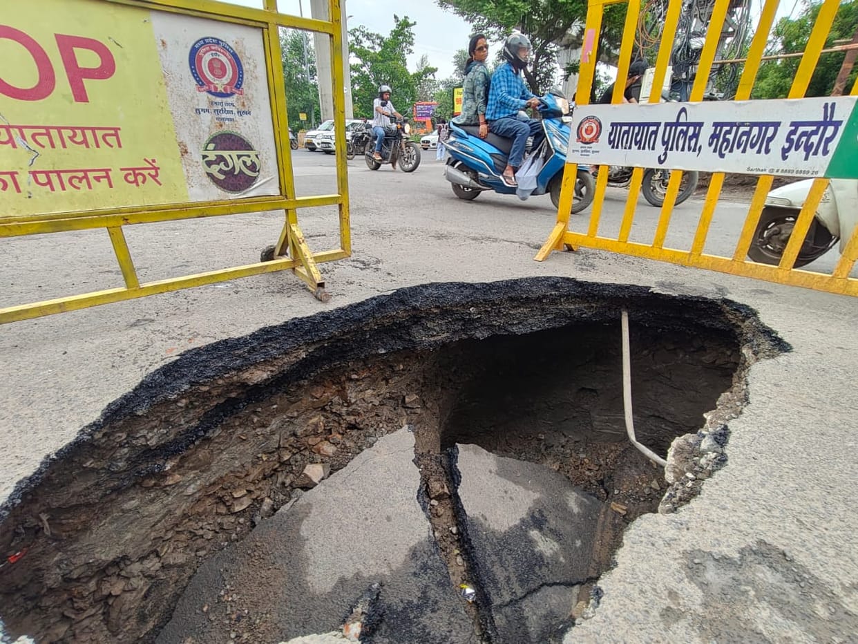 Indore: Indore Municipal Corporation blamed Airtel company for the potholes, FIR will be lodged