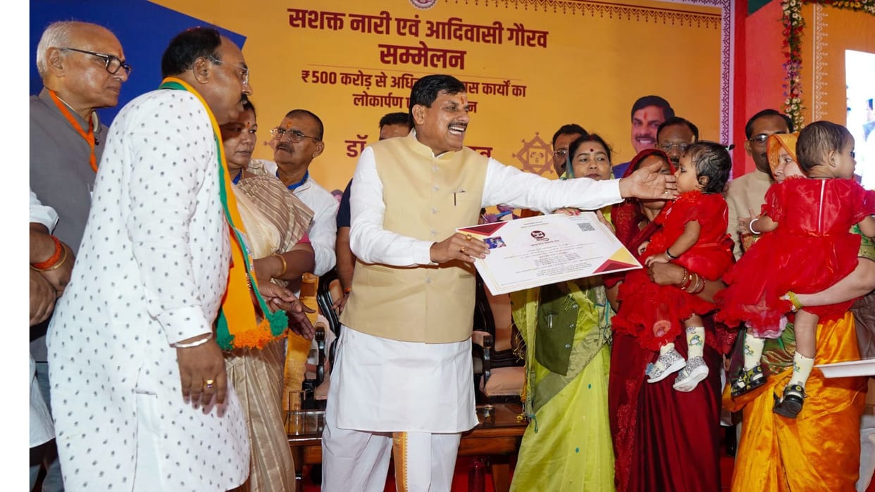 MP News: CM said in Singrauli- After Diwali, sisters will get 1500 rupees every month, medical college will al