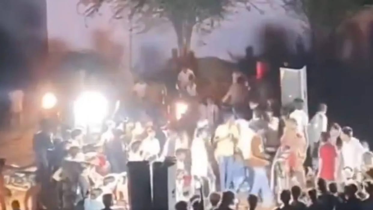 Villagers were watching a program on the song Qayamat Qayamat then everyone disappeared Video Viral