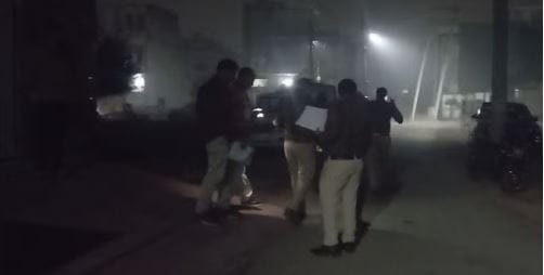 Police beaten up in Agra: Policemen went to raid wearing plain clothes villagers chased and beat them up