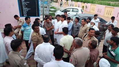 Saharanpur: Dumper hits moving bike from behind, uncle and ten day old nephew die
