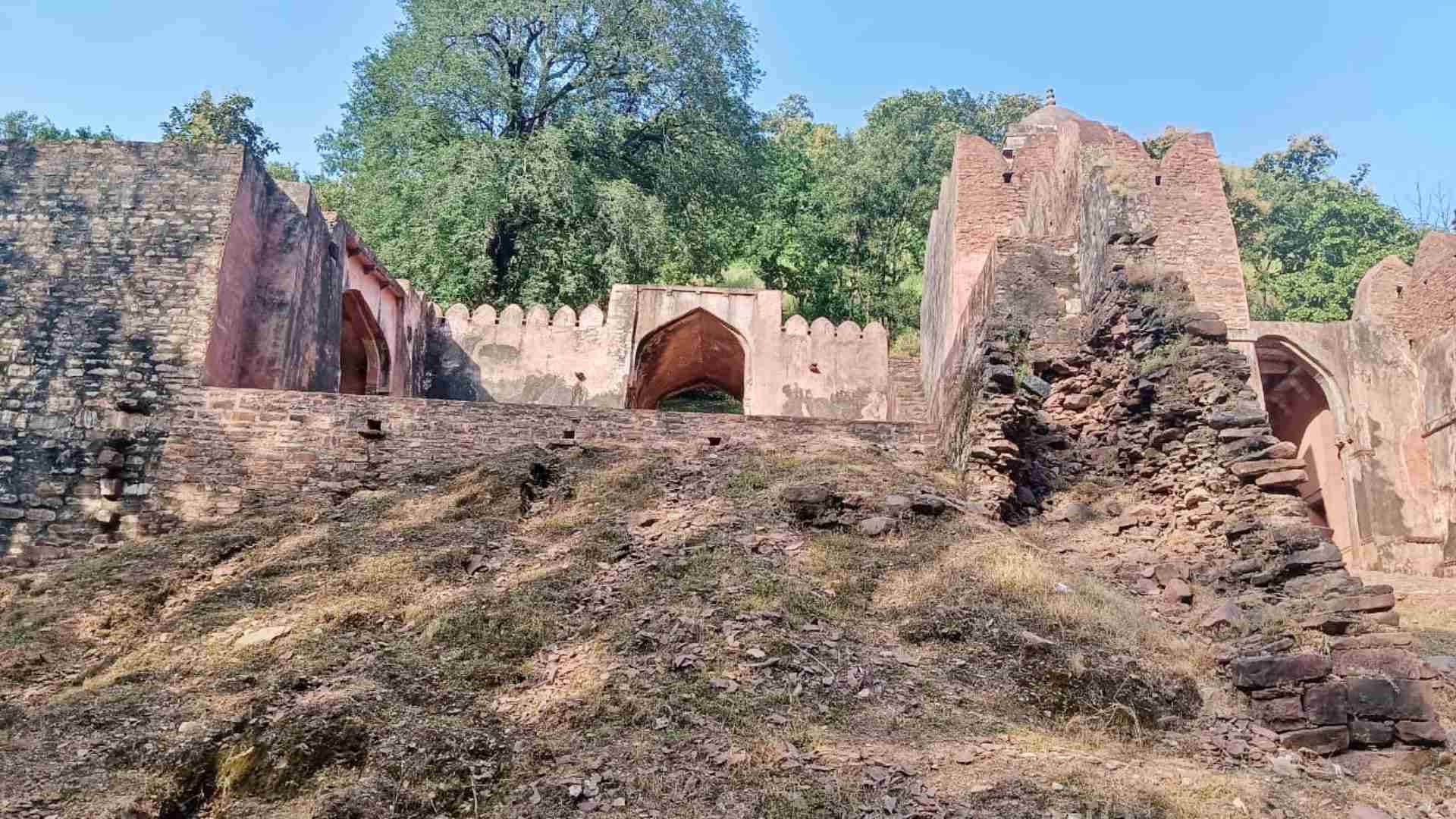 MP News Monsoon Magic in Damoh Tourists Flock to Sangrampur Waterfalls and Bhadbhada