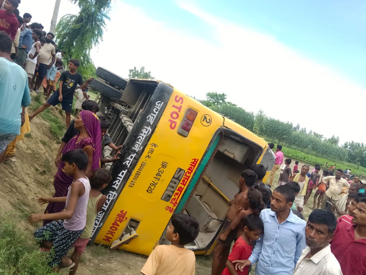 UP: One child died after being crushed under a school bus that overturned in Sitapur, several injured.