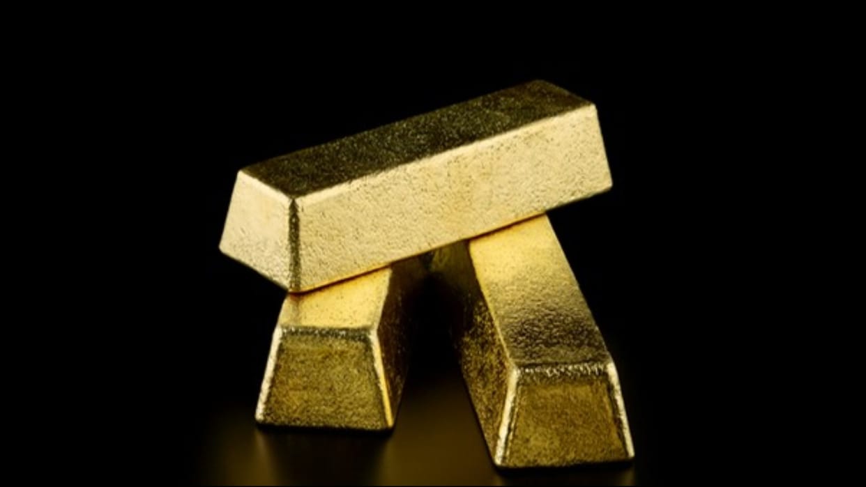 Global uncertainty geopolitical tensions and rupee weakness pushed gold prices to record highs