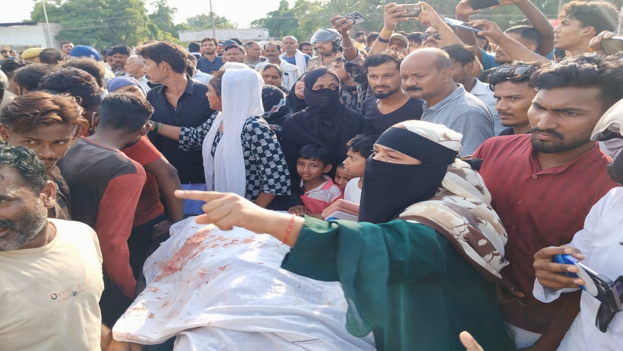Driver murdered by slitting his throat in broad daylight, angry people blocked Rewa highway