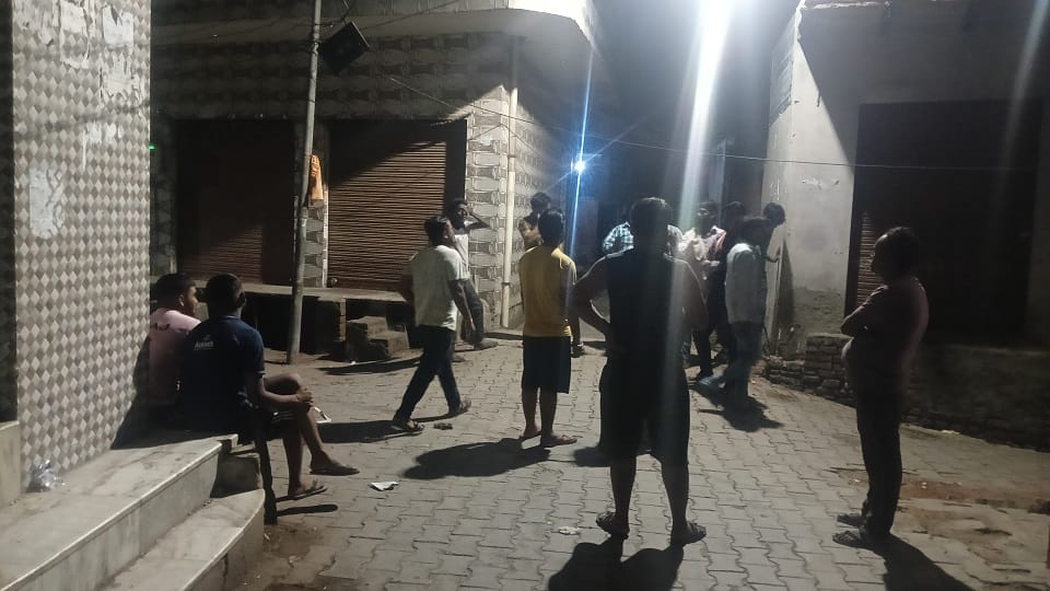 Chaos in Agra at midnight dispute over taking out a scooty heavy stone pelting