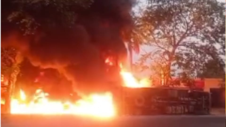 UP News canter loaded with chemical drums overturned caught fire due to short circuit driver burnt to death