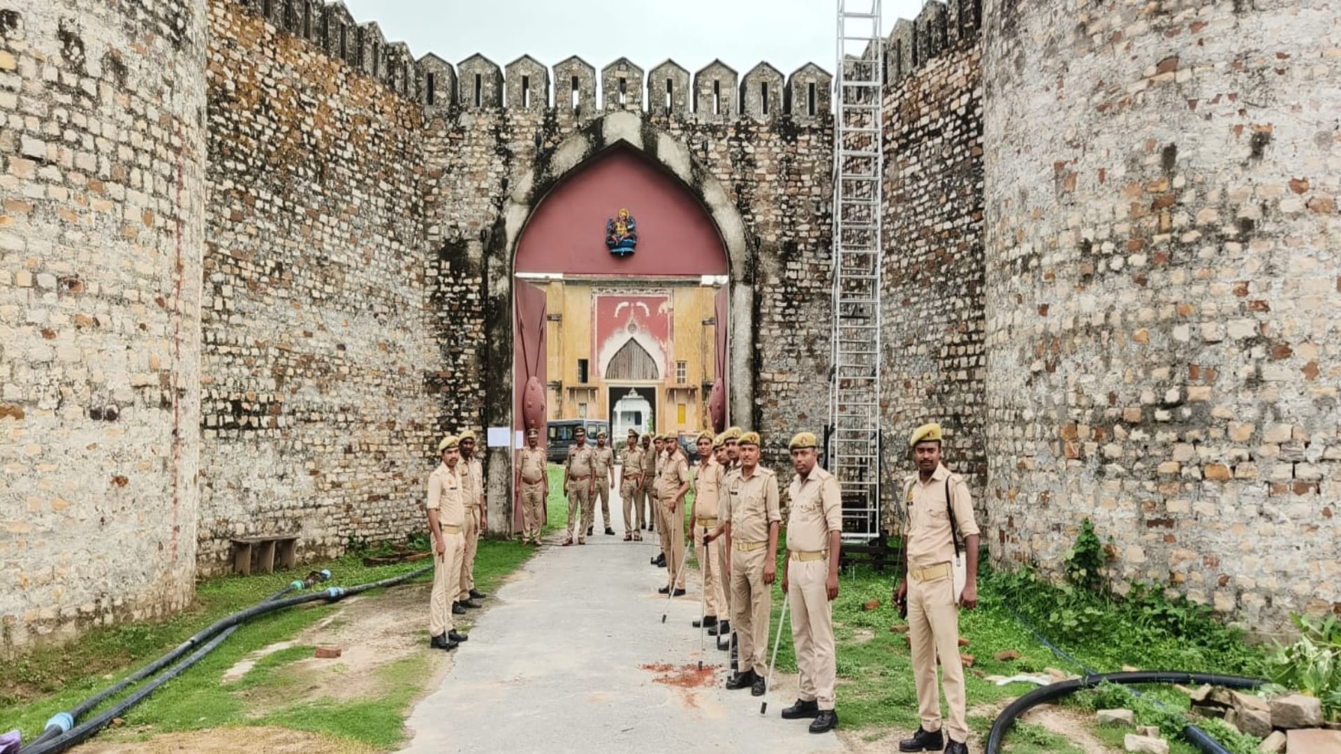 Police put 13 people including Raja Bhaiya's father Uday Pratap Singh under house arrest in the fort, force de