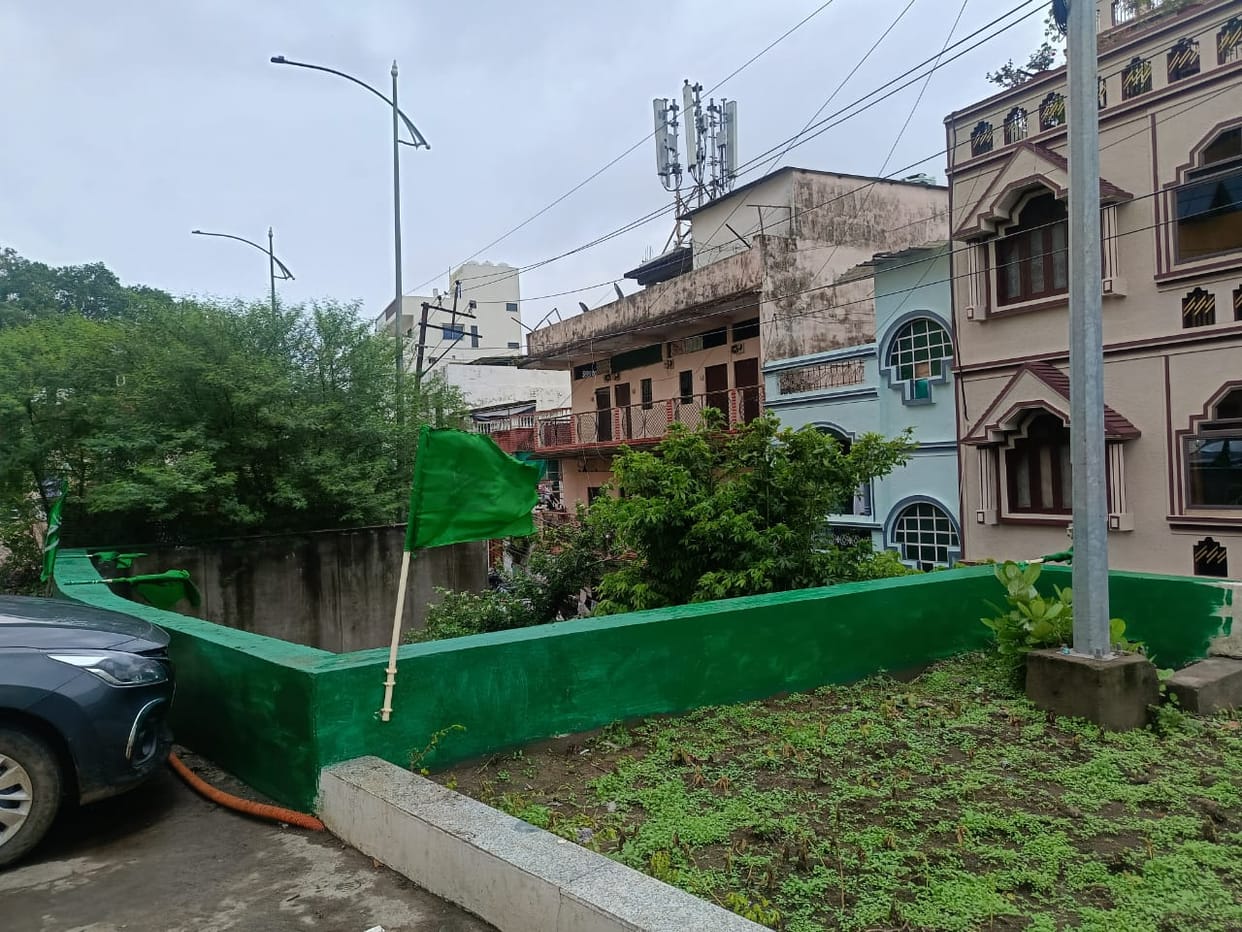 Bhopal: The matter of encroachment in Hamidia Hospital reached the Chief Minister, a religious flag was instal