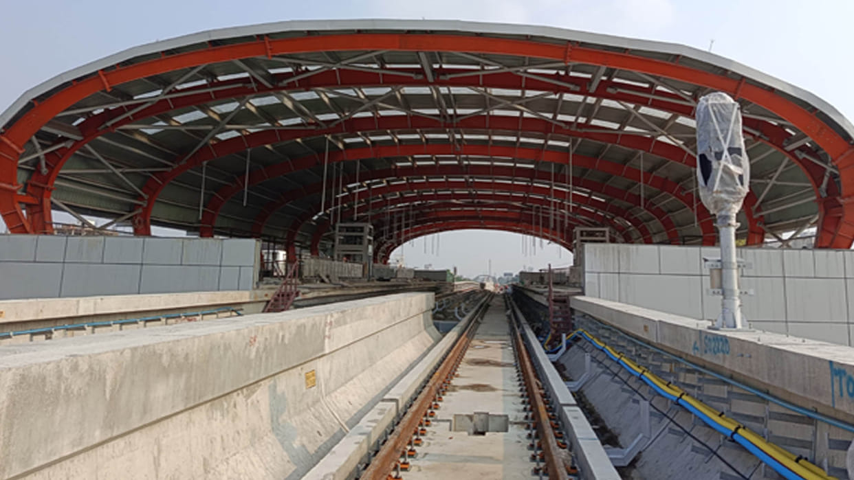 Work of installing Baradevi-Naubasta metro signals completed, train radio access antenna also installed