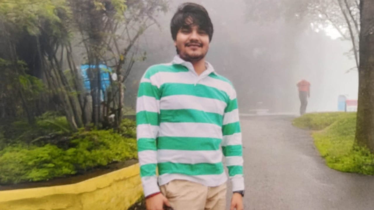 UPSC aspirant sends final message to brother seeking help before dying in Karol Bagh mall fire