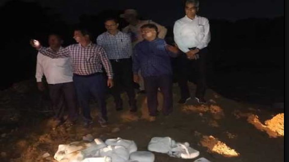 Refined oil seized due to suspicion of adulteration, burfi and boondi destroyed