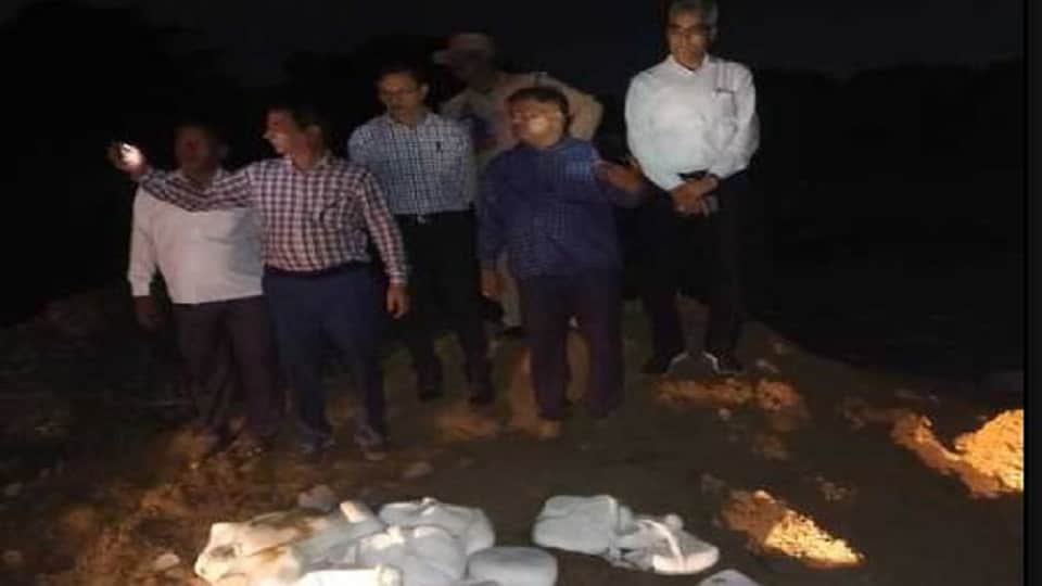 Refined oil seized due to suspicion of adulteration, burfi and boondi destroyed