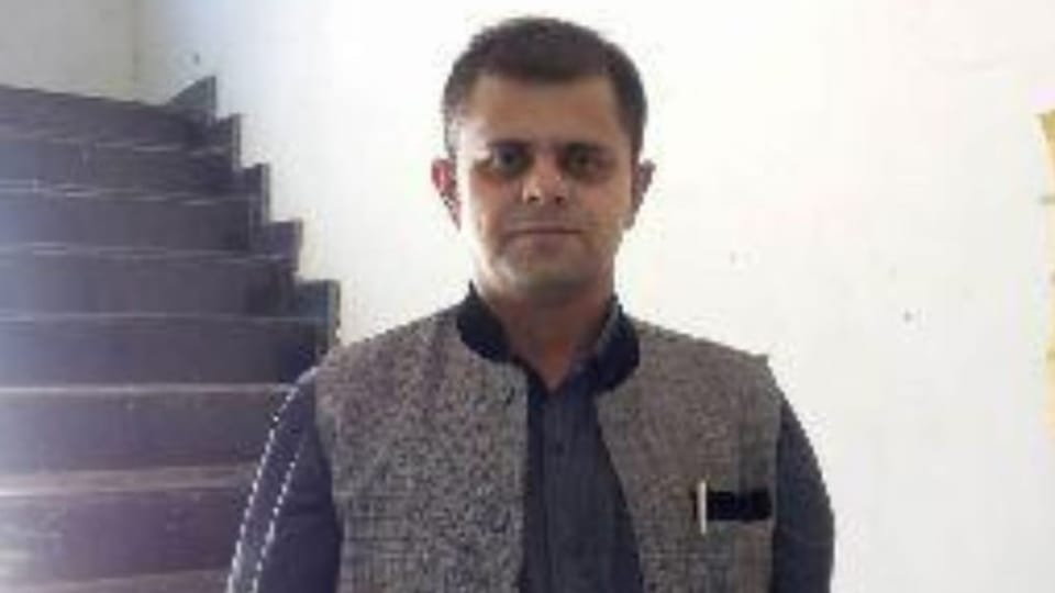 UP News Body of dismissed junior engineer found on bed in flat Bundelkhand University in jhansi