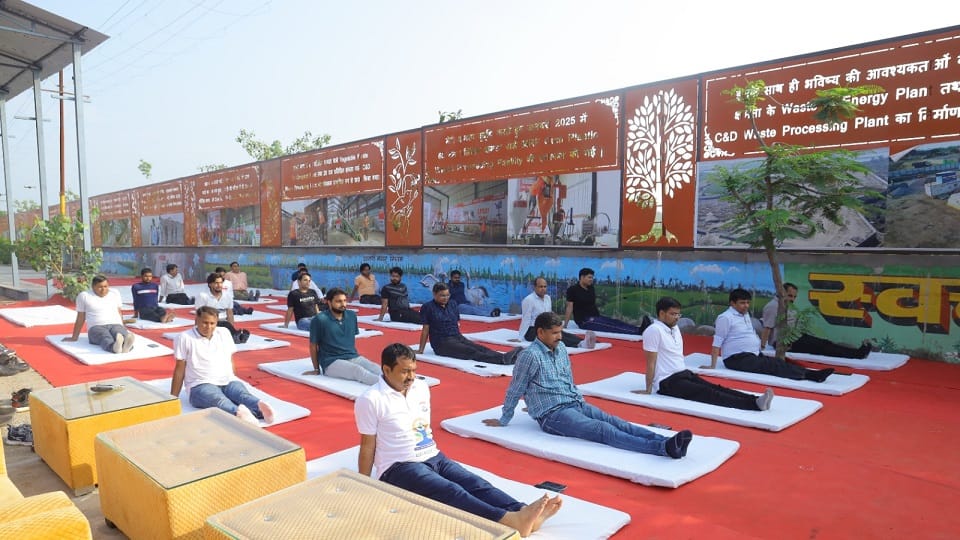 garbage and foul smell yoga gave the message of clean air this is the changed picture