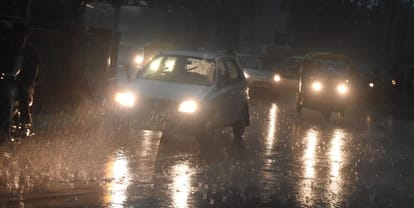 Kanpur Weather Update Vipha cyclonic storm will reach the city tomorrow possibility of heavy rain and winds