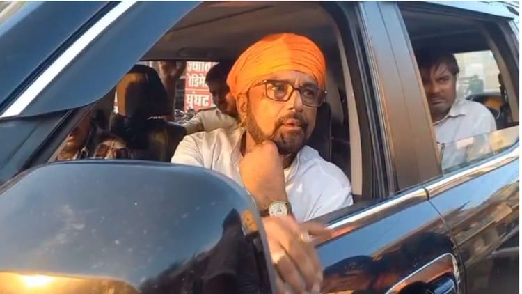 Bihar: जनता की शिकायत पर भड़के विधायक संजय सिंह, गाड़ी से उतरते ही की गाली-गलौज, वीडियो वायरल