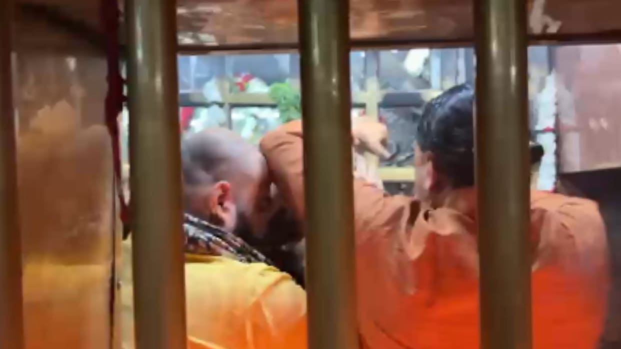 Fight in Maa Vindhyavasini temple case filed against three pandas and unknown persons in mirzapur