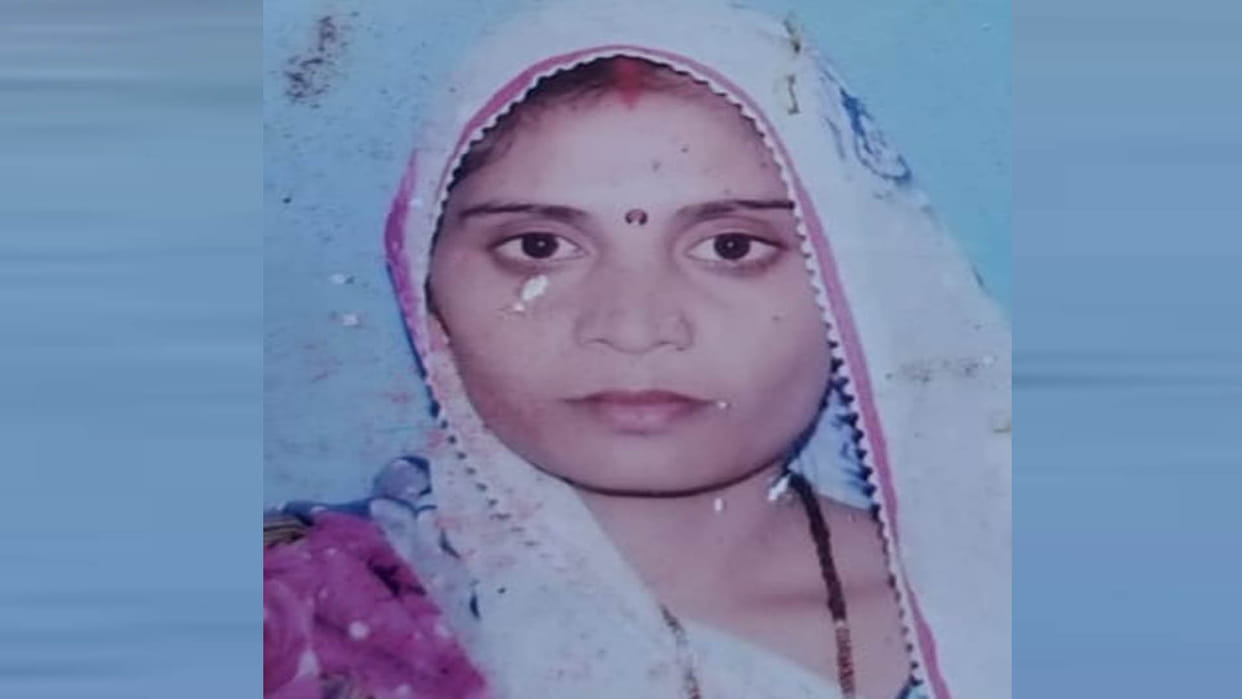 Kanpur: Ruckus created by placing dead body at gate of nursing home after death of pregnant woman