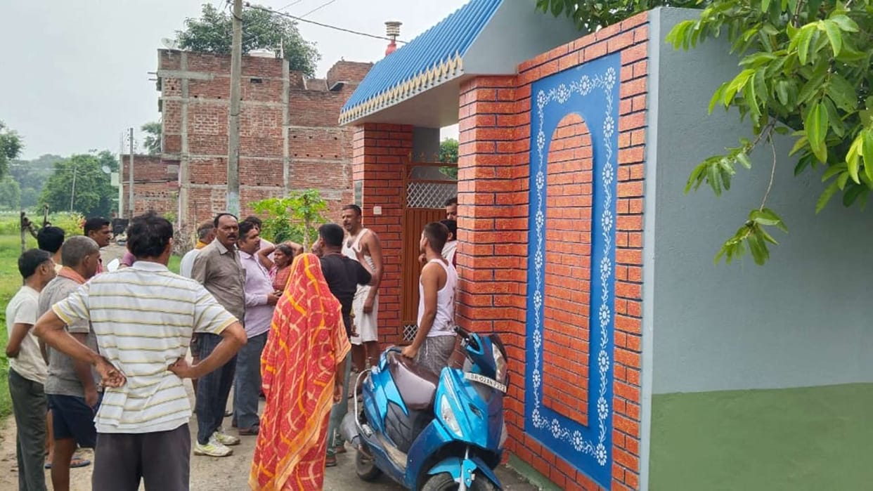 Terror of thieves in Dakhingaon of Wazirganj, 54 lakhs stolen from two houses in a single night