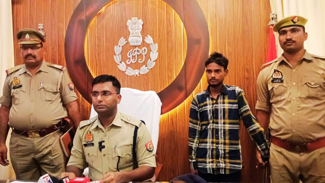 Tension in love proved costly woman murdered with axe killer lover arrested husband had given complaint