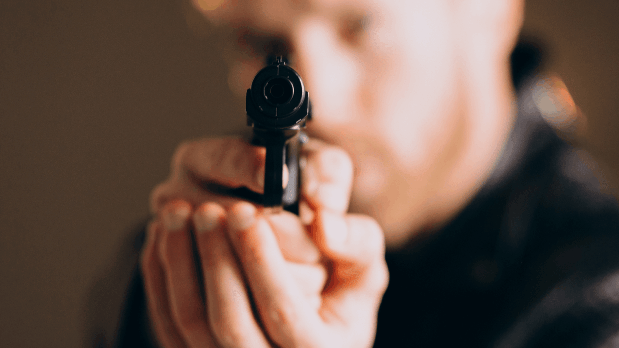 Meerut: Picking up the pistol, the young man said - 'Hands up', the outpost in-charge ran outside