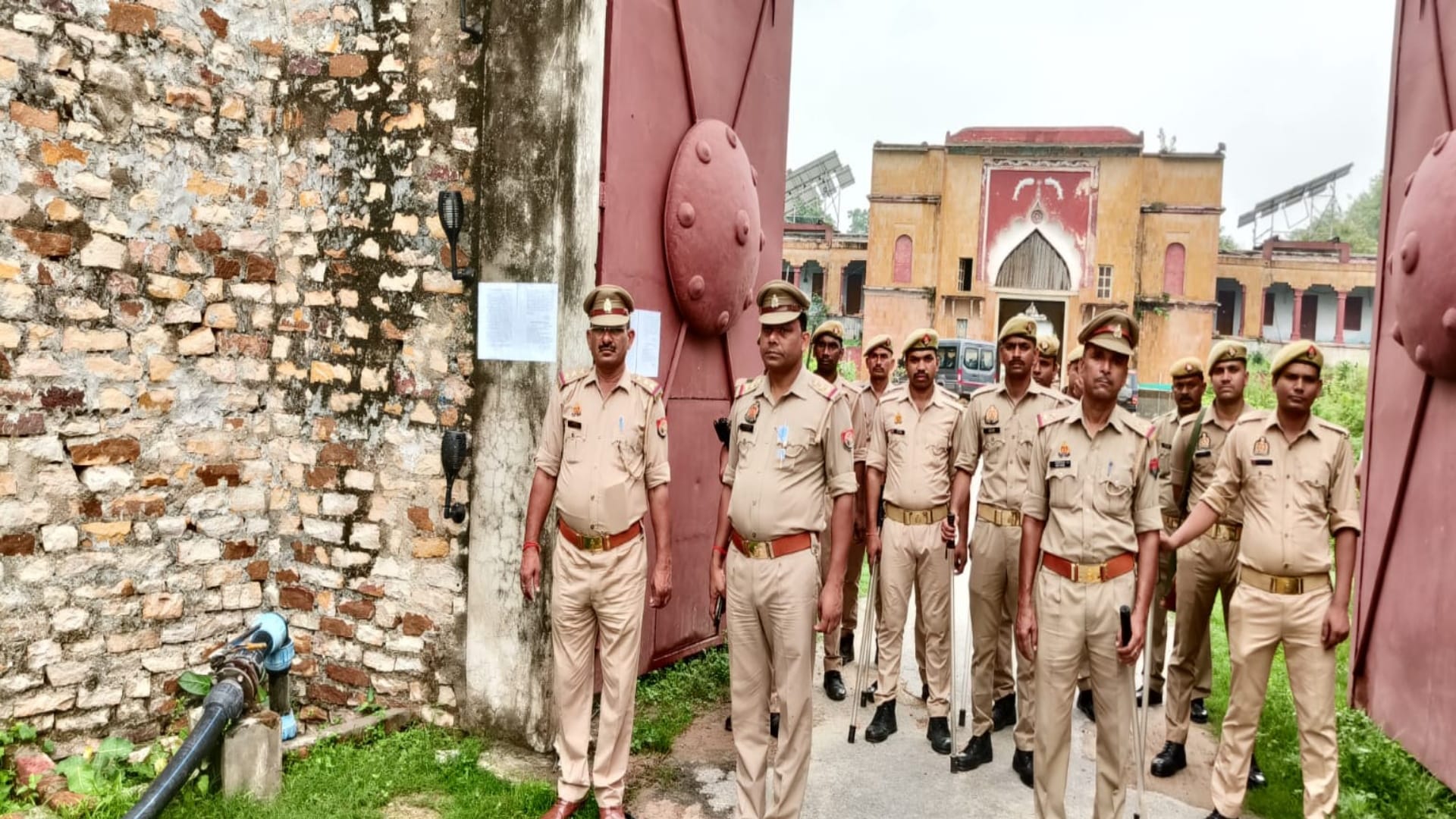 Police put 13 people including Raja Bhaiya's father Uday Pratap Singh under house arrest in the fort, force de