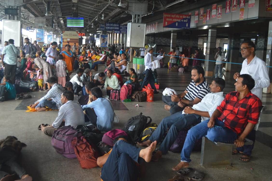 huge crowd of devotees gathered to perform Govardhan Parikrama in Mudia mela in mathura