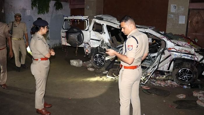 sambhal road accident Bolero of baraatis collided with college wall 8 people including groom died In Sambhal