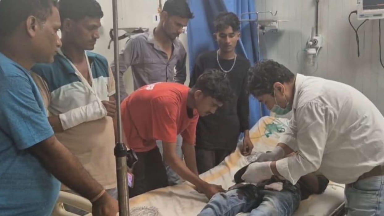 Bullet fired in mutual dispute, two youths injured, panic spread in the area