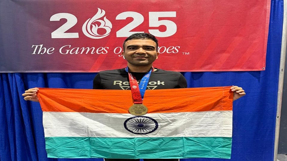 IPS Deepak Gahlawat wons bronze medal in weight lifting
