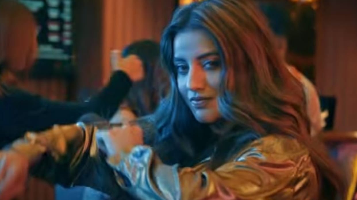Bhojpuri Queen Akshara Singh With New Punjabi Song Peg Pugg Must Watch