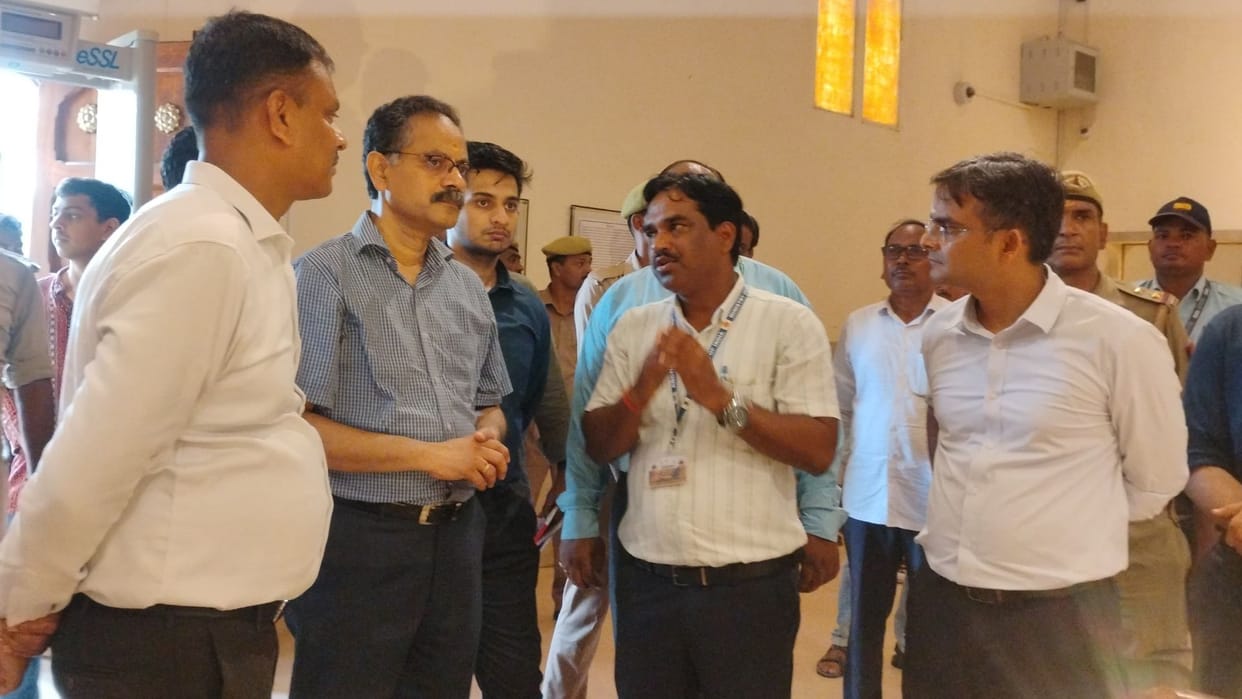 Additional Secretary got angry after seeing dampness and taping on walls in sarnath museum