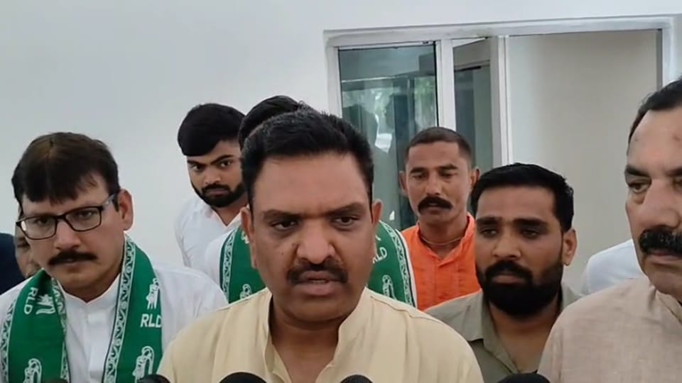 Minister Asim Arun: Insulting great men is Akhilesh's habit