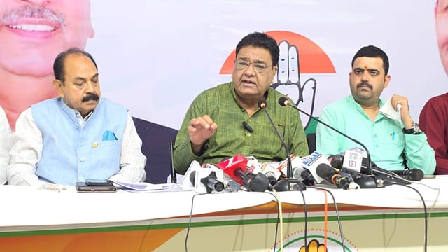 पीसीसी में प्रेसवार्ता