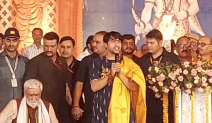 सनातन महाकुंभ में पंडित धीरेंद्र शास्त्री।