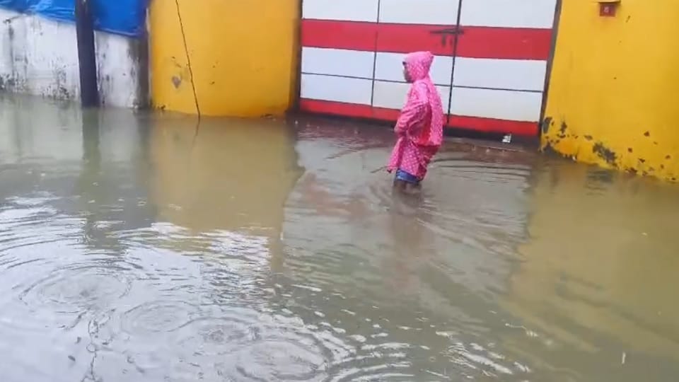 Water everywhere in the wards of the city system is exposed people in many settlements are forced to stay awa