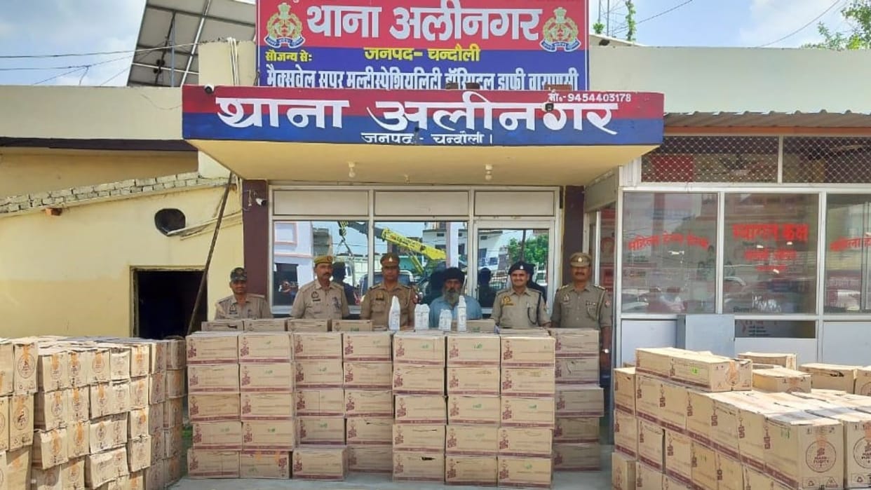 Chandauli police seized illicit liquor worth Rs 1.12 crore from truck taken from Punjab to Bihar