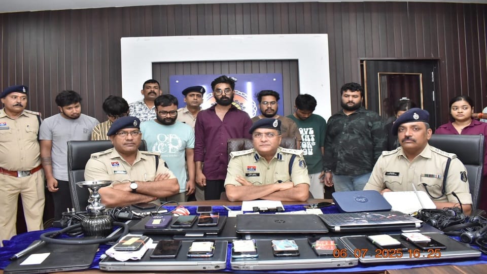 Durg police arrested international cyber fraud gang fraud in the name of fake call center in Durg