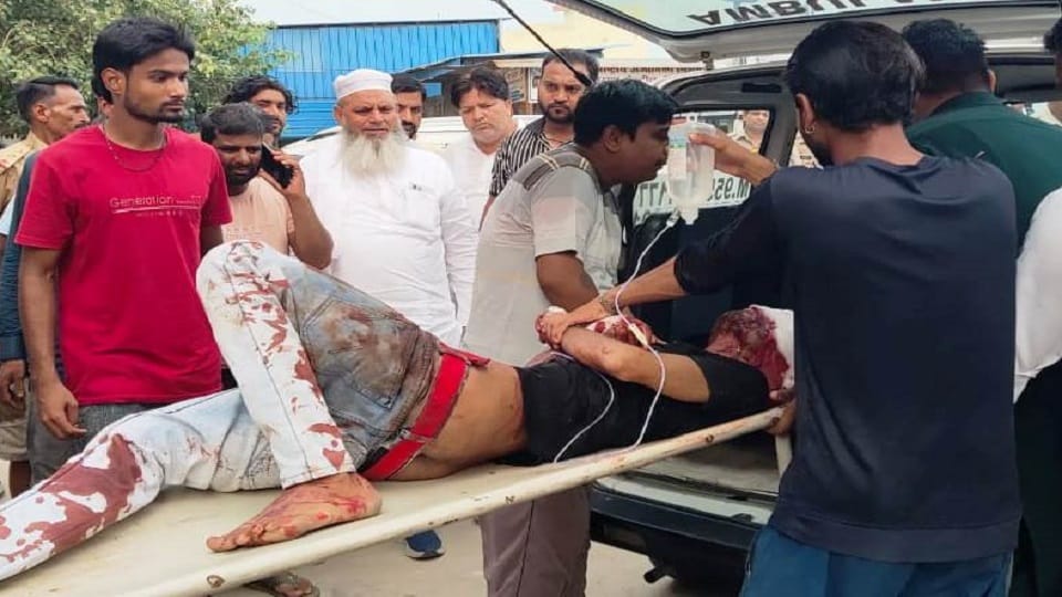 Dumper hits e-rickshaw, mother and son killed, 11 injured