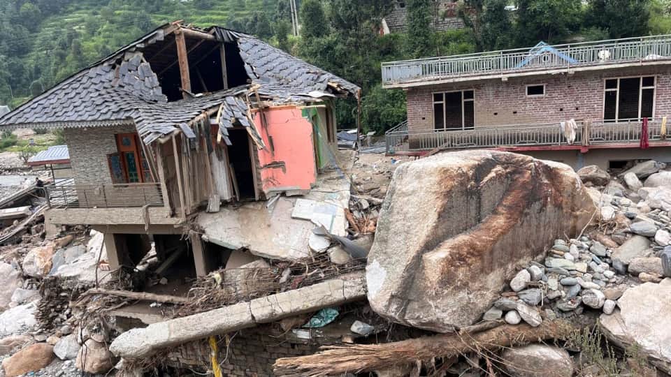Himachal Pradesh weather flood that came after cloud burst caused havoc Searching for loved ones in rubble