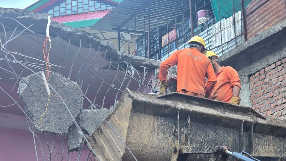 Himachal Pradesh weather flood that came after cloud burst caused havoc Searching for loved ones in rubble