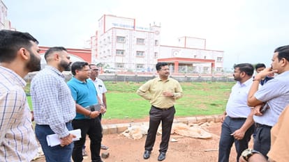 Principal Secretary Bora reviewed the departmental work, inspected the Shaheed Veer Narayan Singh Museum in CG