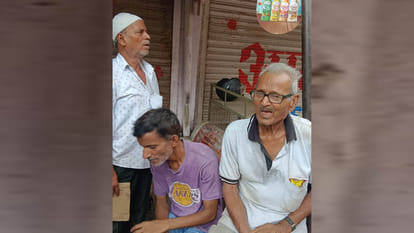 Kanpur: Part of a dilapidated house collapsed, firefighters rescued the elderly couple