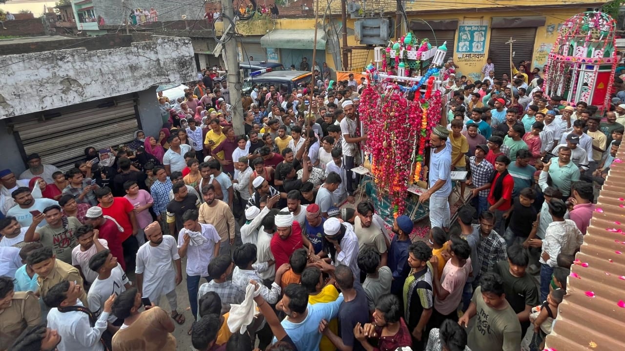 Muharram julus take out in Jogi Nawada of Bareilly 32 years old dispute ended