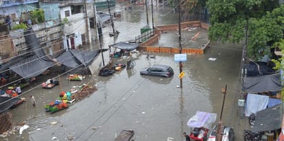 Kanpur More than 50 localities submerged sewer water filled in houses vehicles crawled for hours